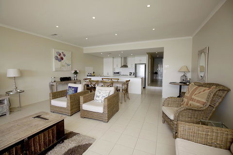 Wallaroo Marina Apartments - Sydney 4u 5