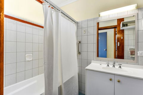 William Macintosh Motor Lodge - Sydney 4u 22