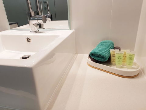 William Macintosh Motor Lodge - Sydney 4u 5