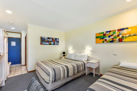 William Macintosh Motor Lodge - Sydney 4u 13