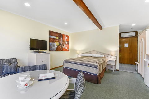 William Macintosh Motor Lodge - Sydney 4u 25