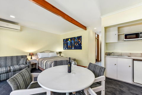 William Macintosh Motor Lodge - Sydney 4u 18