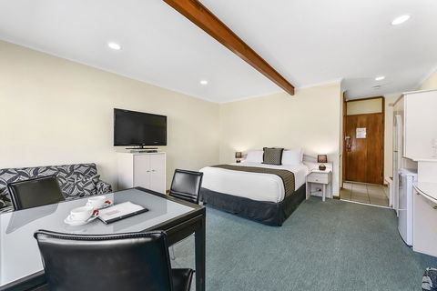 William Macintosh Motor Lodge - Sydney 4u 30