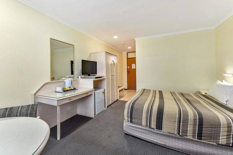William Macintosh Motor Lodge - Sydney 4u 16