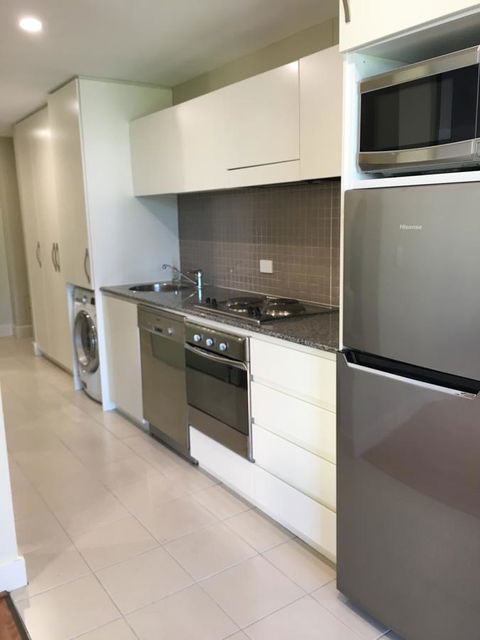 Beachside Luxury Apartments One & Two Bedroom In Beachfront Oaks Pier Building - Sydney 4u 21