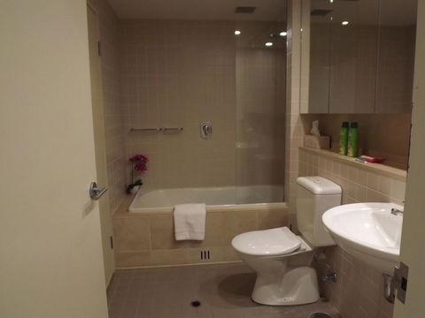Beachside Luxury Apartments One & Two Bedroom In Beachfront Oaks Pier Building - Sydney 4u 1