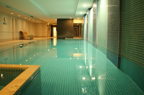 Beachside Luxury Apartments One & Two Bedroom In Beachfront Oaks Pier Building - Sydney 4u 39