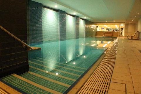 Beachside Luxury Apartments One & Two Bedroom In Beachfront Oaks Pier Building - Sydney 4u 32