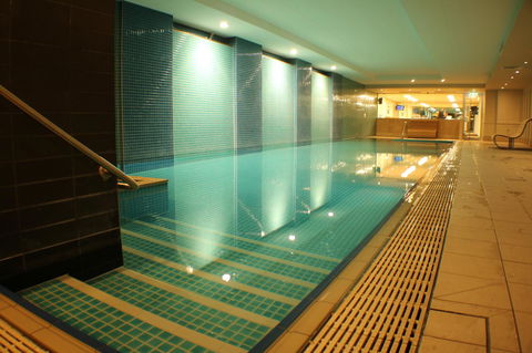 Beachside Luxury Apartments One & Two Bedroom In Beachfront Oaks Pier Building - Sydney 4u 33