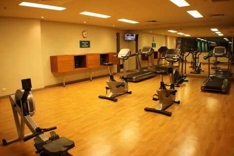 Beachside Luxury Apartments One & Two Bedroom In Beachfront Oaks Pier Building - Sydney 4u 40