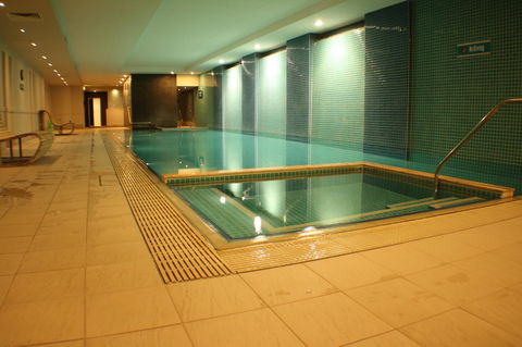 Beachside Luxury Apartments One & Two Bedroom In Beachfront Oaks Pier Building - Sydney 4u 37
