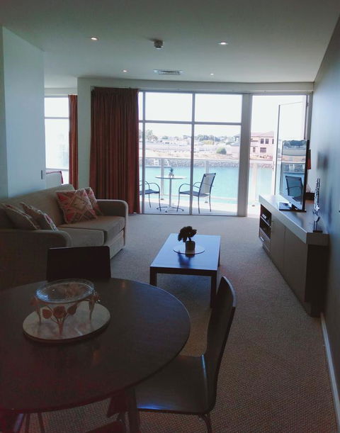 Wallaroo Marina Executive Apartments - Sydney 4u 5