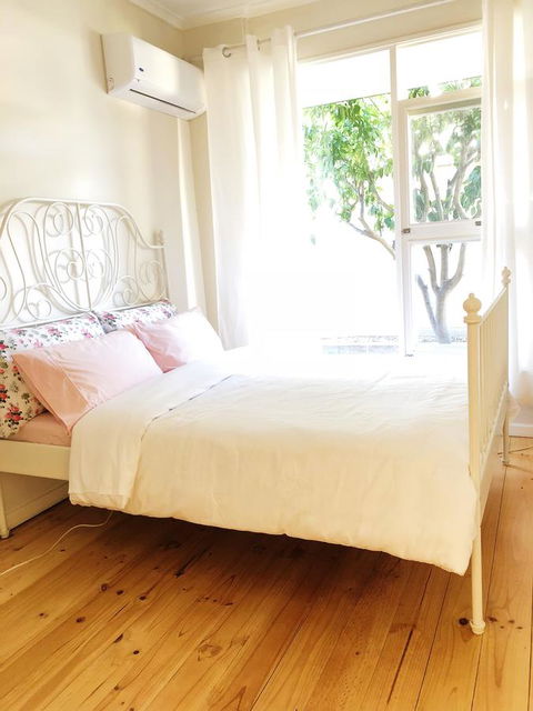 Beautiful Garden House - Sydney 4u 12