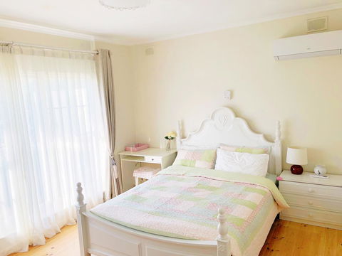 Beautiful Garden House - Sydney 4u 10
