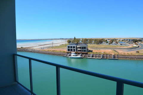 Wallaroo Marina Luxury Apartment - Sydney 4u 6