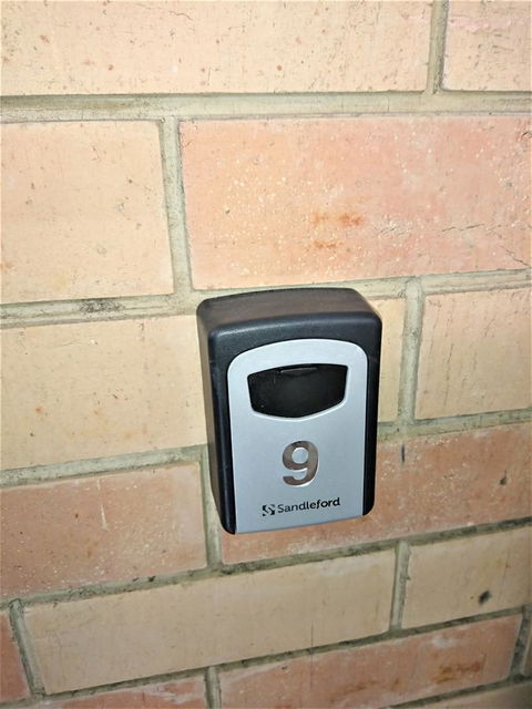 Hi 5 Glenelg Studio Apartment - Sydney 4u 13