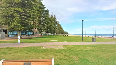 Hi 5 Glenelg Studio Apartment - Sydney 4u 25