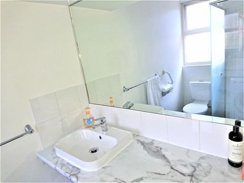 Hi 5 Glenelg Studio Apartment - Sydney 4u 9