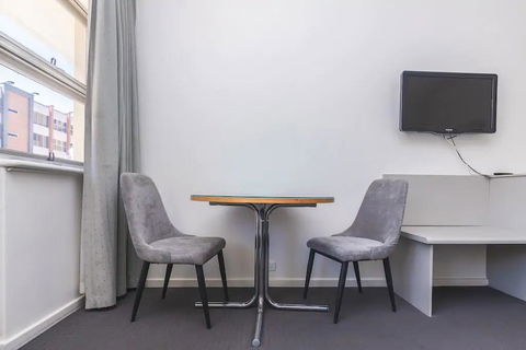 Hi 5 Glenelg Studio Apartment - Sydney 4u 4