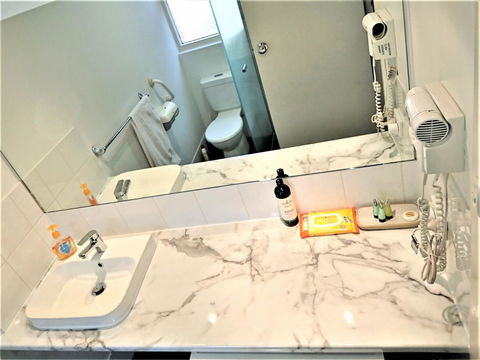 Hi 5 Glenelg Studio Apartment - Sydney 4u 5