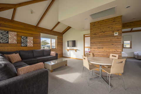 The Retreat West Beach Parks - Sydney Resort 21