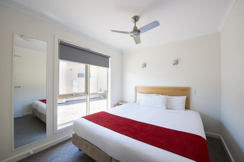 The Retreat West Beach Parks - Sydney Resort 17