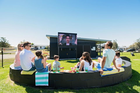 The Retreat West Beach Parks - Sydney Resort 8