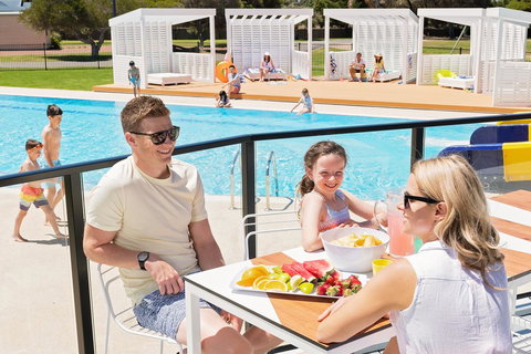 The Retreat West Beach Parks - Sydney Resort 3