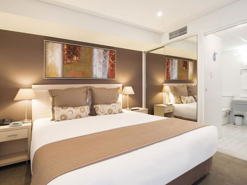 Oaks Adelaide Horizons Suites - Sydney 4u 8