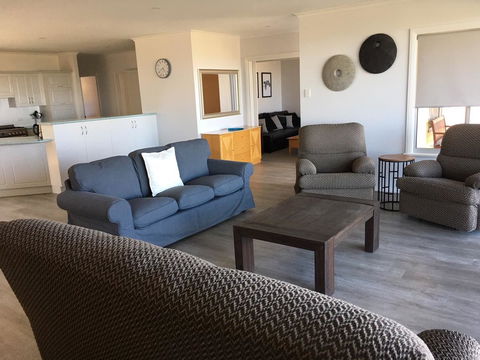 Emu Bay Holiday Homes - Sydney 4u 30