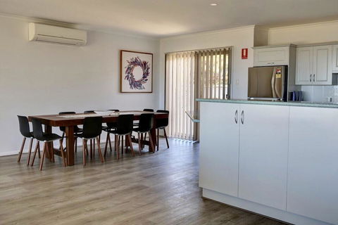 Emu Bay Holiday Homes - Sydney 4u 17