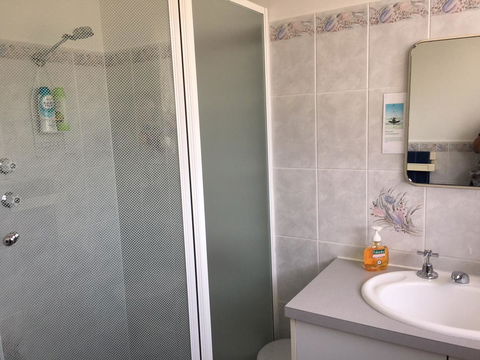 Emu Bay Holiday Homes - Sydney 4u 35