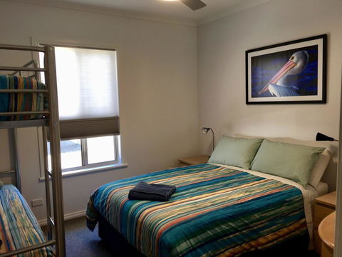 Emu Bay Holiday Homes - Sydney 4u 18