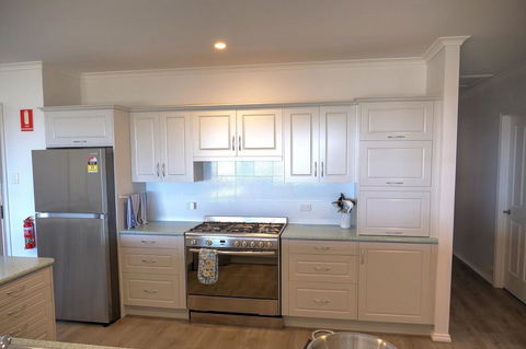 Emu Bay Holiday Homes - Sydney 4u 22