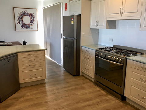 Emu Bay Holiday Homes - Sydney 4u 29