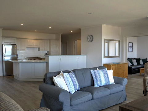 Emu Bay Holiday Homes - Sydney 4u 15