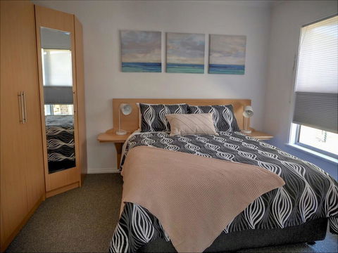 Emu Bay Holiday Homes - Sydney 4u 16