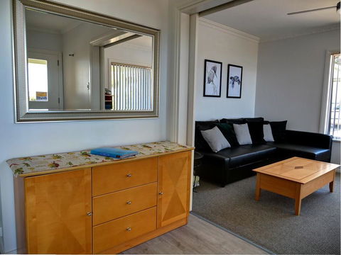 Emu Bay Holiday Homes - Sydney 4u 24