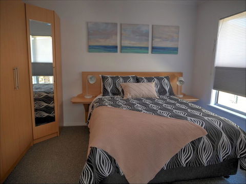 Emu Bay Holiday Homes - Sydney 4u 23