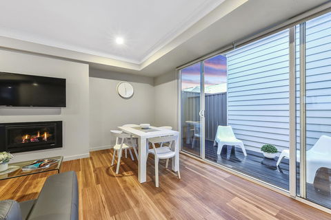 Aloha Central Luxury Apartments - Accommodation Sydney 24