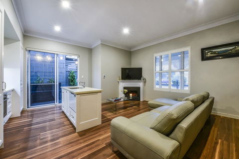 Aloha Central Luxury Apartments - Accommodation Sydney 3