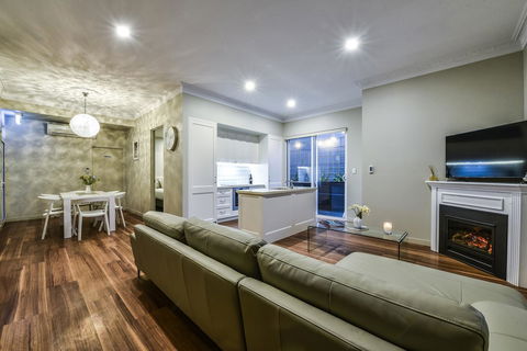 Aloha Central Luxury Apartments - Accommodation Sydney 8