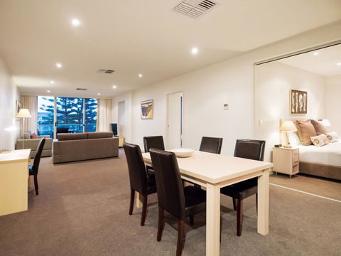 Oaks Glenelg Liberty Suites - Sydney 4u 24