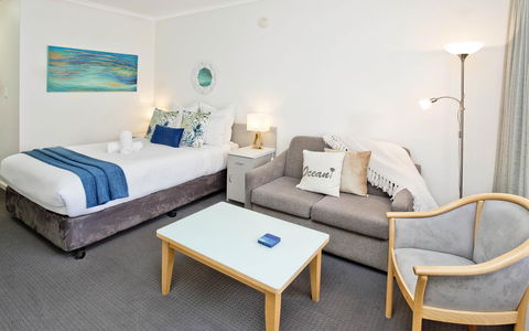 Glenelg Oasis Studios - Sydney 4u 8