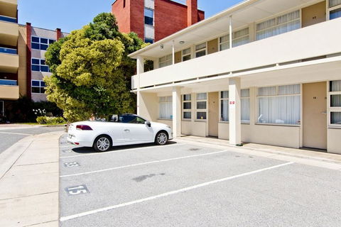 Glenelg Oasis Studios - Sydney 4u 6