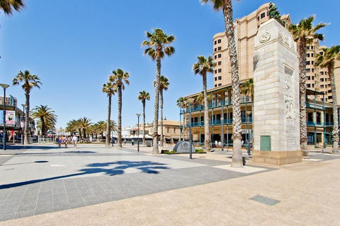 Glenelg Oasis Studios - Sydney 4u 16