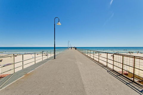 Glenelg Oasis Studios - Sydney 4u 15