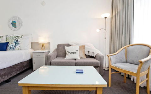 Glenelg Oasis Studios - Sydney 4u 9