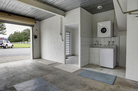 Tasman Beachside Apartment - Sydney 4u 11