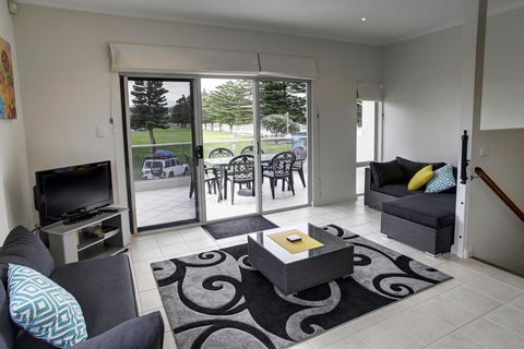Tasman Beachside Apartment - Sydney 4u 4